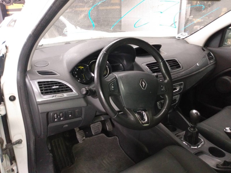 renault megane iii berlina 5 p del año 2015