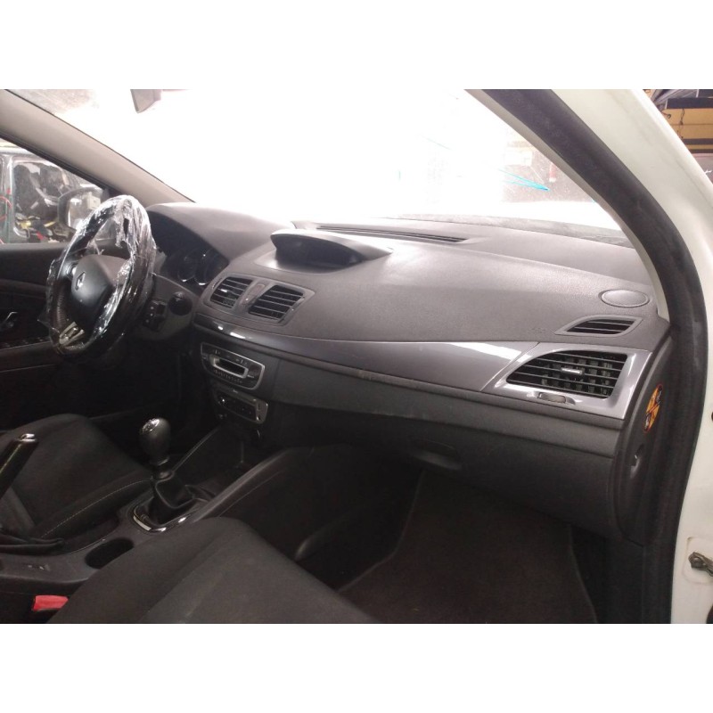 renault megane iii berlina 5 p del año 2015