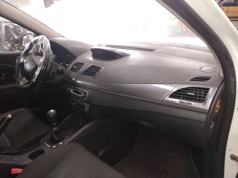 renault megane iii berlina 5 p del año 2015