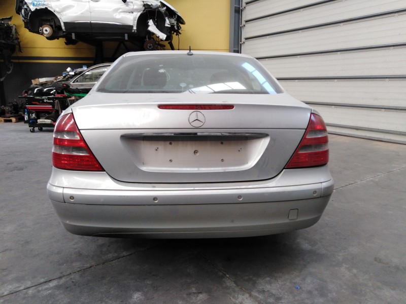 mercedes-benz clase e (w211) berlina del año 2005