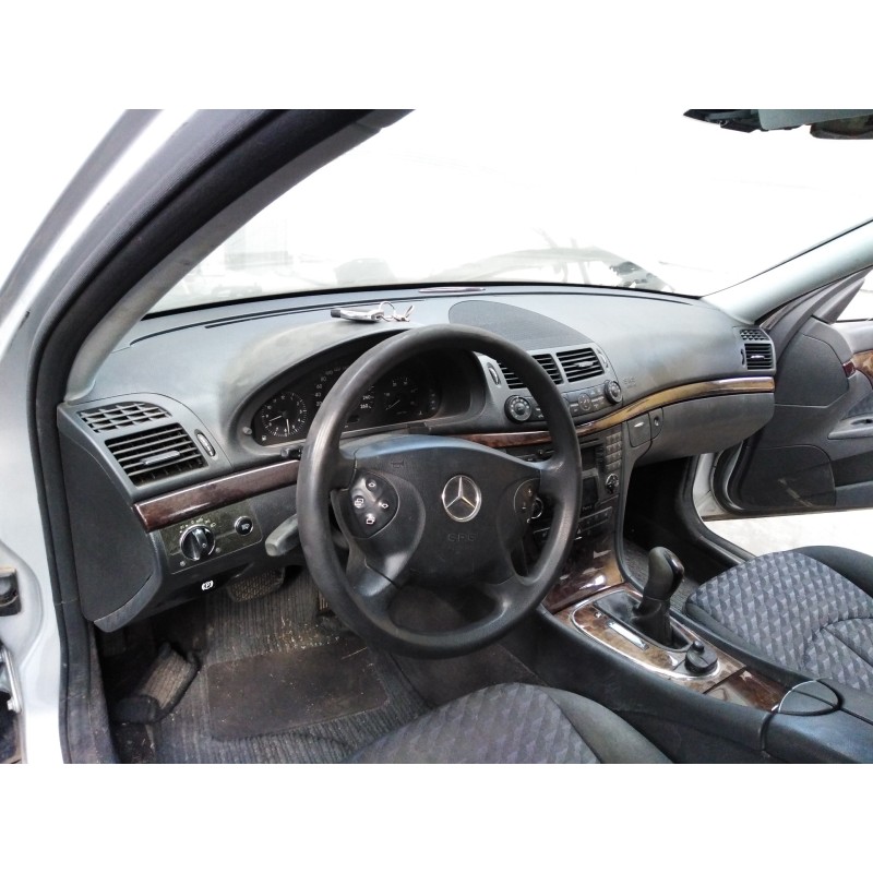 mercedes-benz clase e (w211) berlina del año 2005