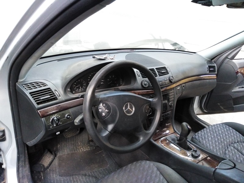 mercedes-benz clase e (w211) berlina del año 2005