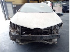 toyota auris del año 2012 2