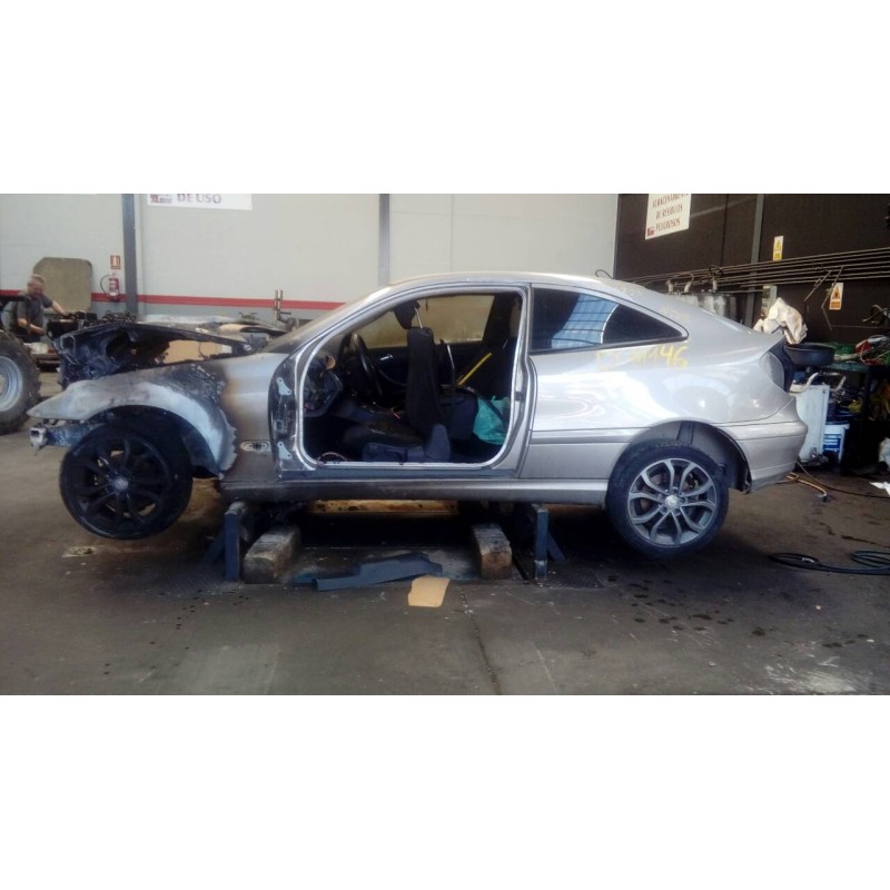 mercedes-benz clase c (w203) berlina del año 2000