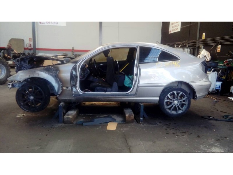 mercedes-benz clase c (w203) berlina del año 2000