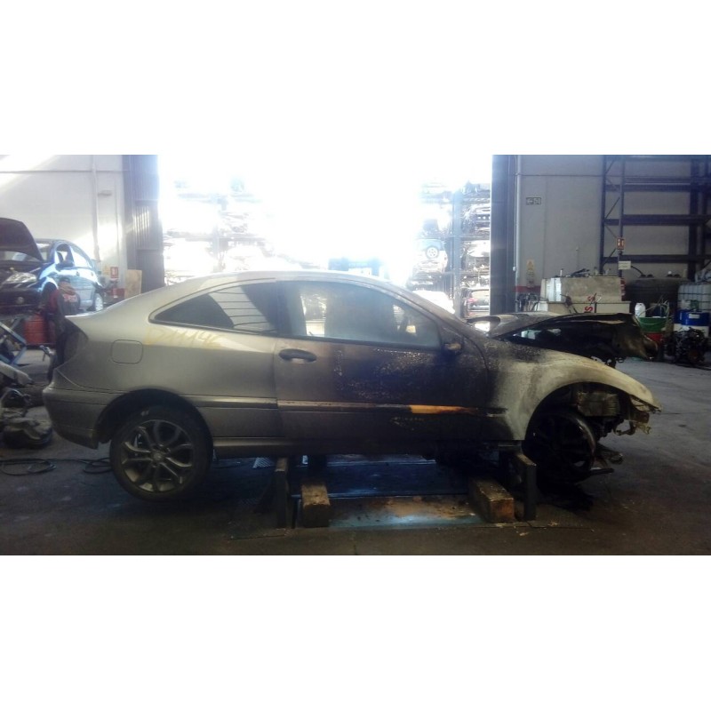 mercedes-benz clase c (w203) berlina del año 2000