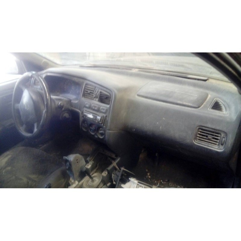 nissan primera berlina (p11) del año 1996