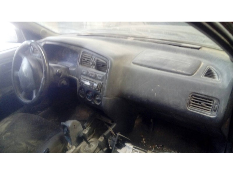 nissan primera berlina (p11) del año 1996