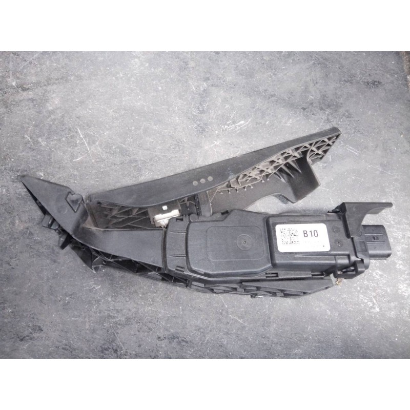 Recambio de pedal acelerador para hyundai tucson style 2wd referencia OEM IAM 32414400  