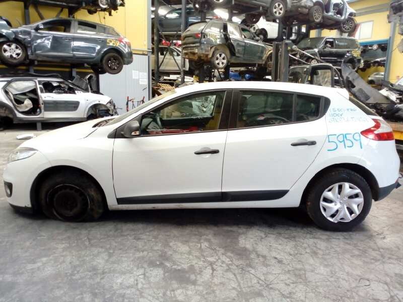 renault megane iii berlina 5 p del año 2012