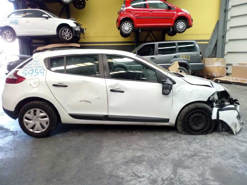 renault megane iii berlina 5 p del año 2012