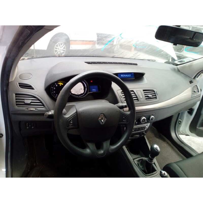 renault megane iii berlina 5 p del año 2012