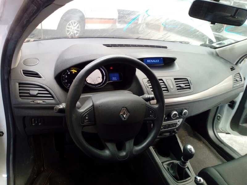 renault megane iii berlina 5 p del año 2012