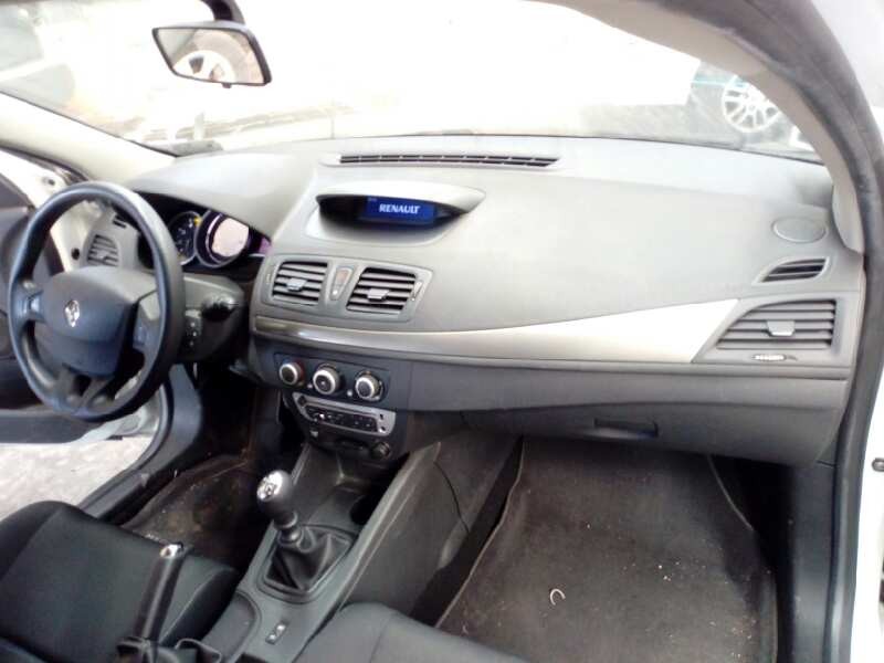 renault megane iii berlina 5 p del año 2012