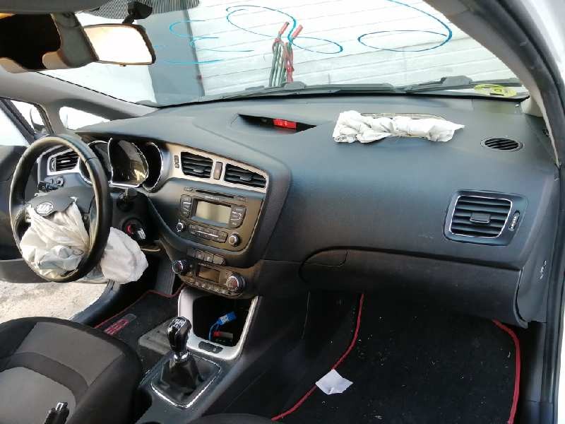 kia cee´d sporty wagon del año 2013