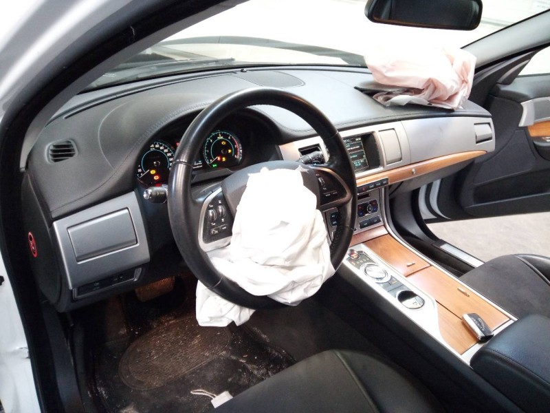 jaguar xf del año 2013