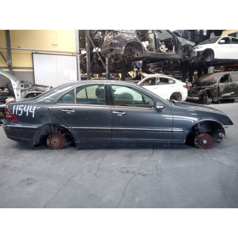 mercedes-benz clase c (w203) berlina del año 2001