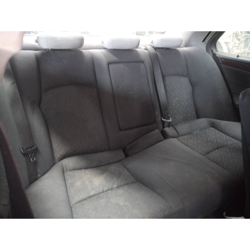 mercedes-benz clase c (w203) berlina del año 2001