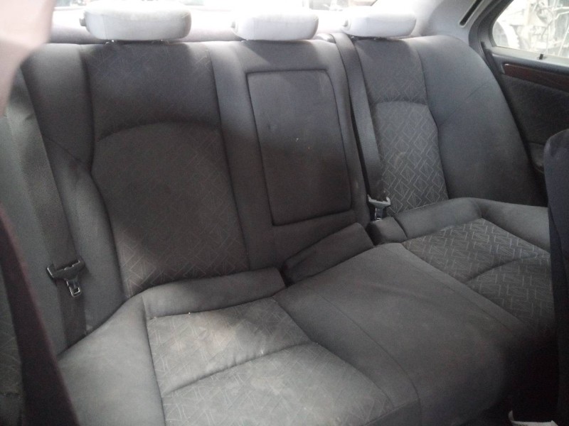 mercedes-benz clase c (w203) berlina del año 2001
