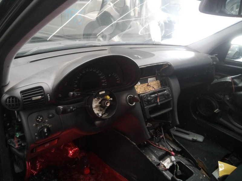 mercedes-benz clase c (w203) berlina del año 2001