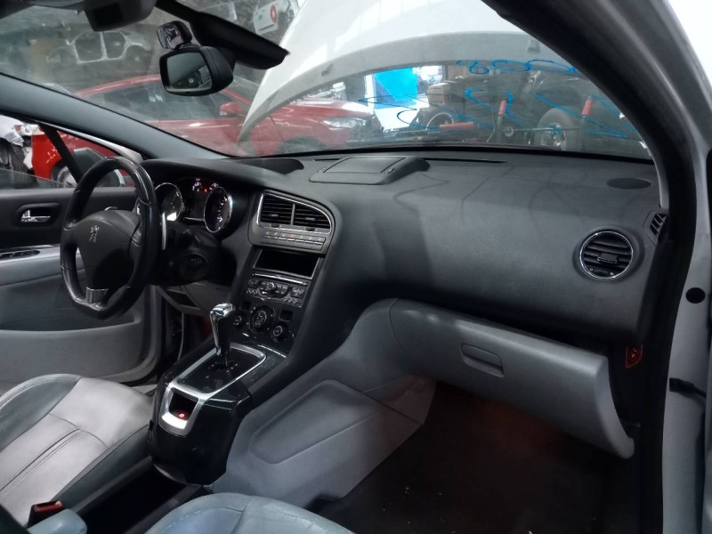 peugeot 5008 del año 2012