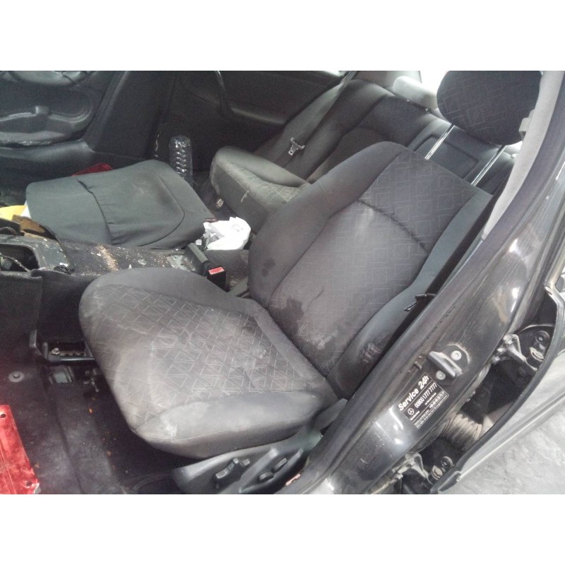 mercedes-benz clase c (w203) berlina del año 2001