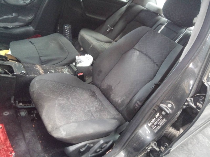 mercedes-benz clase c (w203) berlina del año 2001