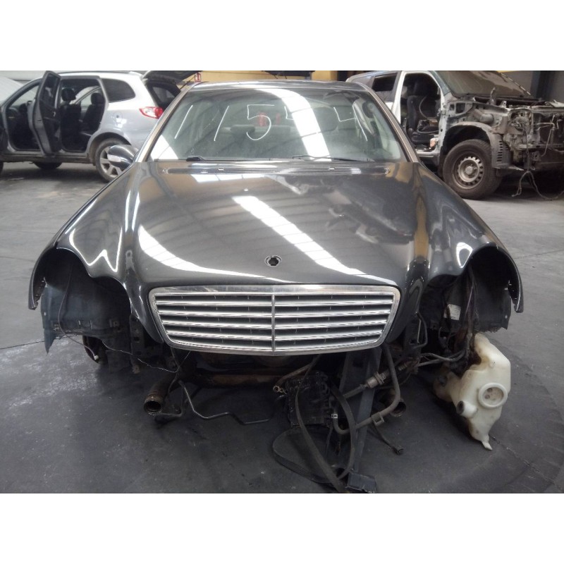 mercedes-benz clase c (w203) berlina del año 2001