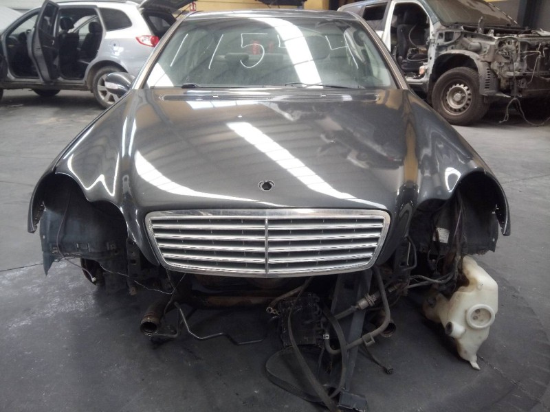 mercedes-benz clase c (w203) berlina del año 2001