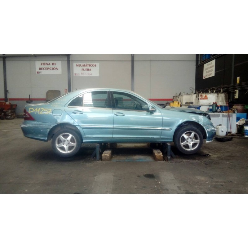 mercedes-benz clase c (w203) berlina del año 2002