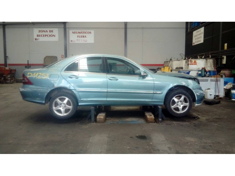 mercedes-benz clase c (w203) berlina del año 2002