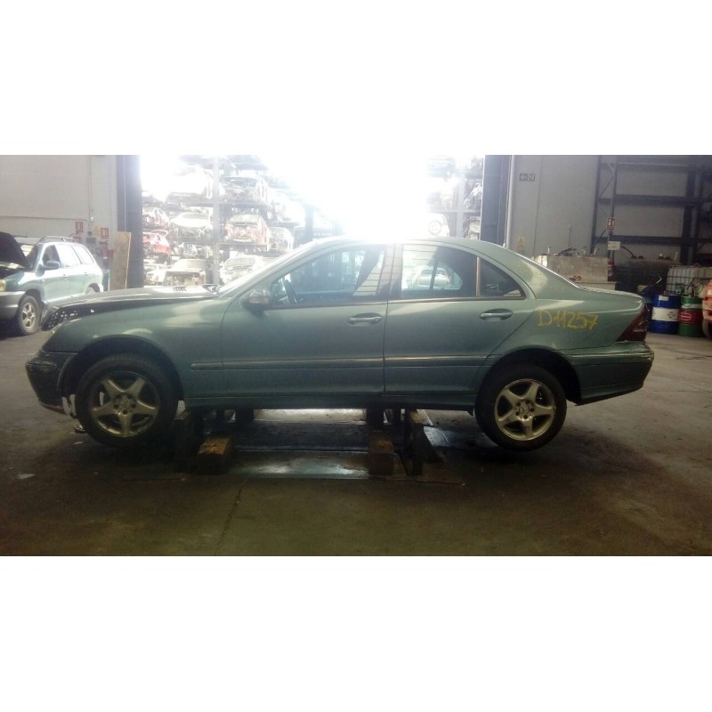 mercedes-benz clase c (w203) berlina del año 2002