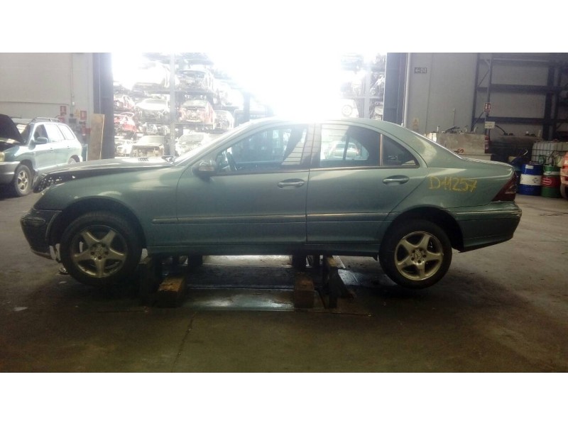 mercedes-benz clase c (w203) berlina del año 2002