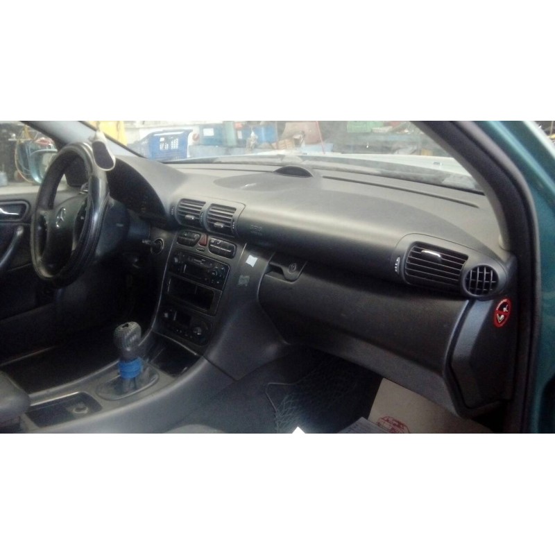 mercedes-benz clase c (w203) berlina del año 2002