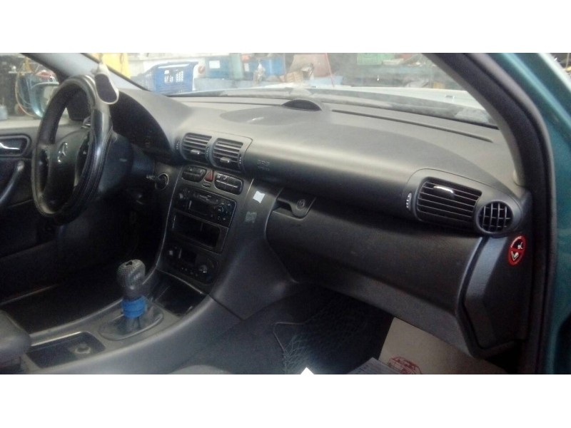 mercedes-benz clase c (w203) berlina del año 2002