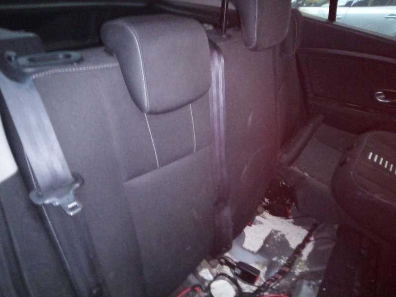 renault megane iii berlina 5 p del año 2011