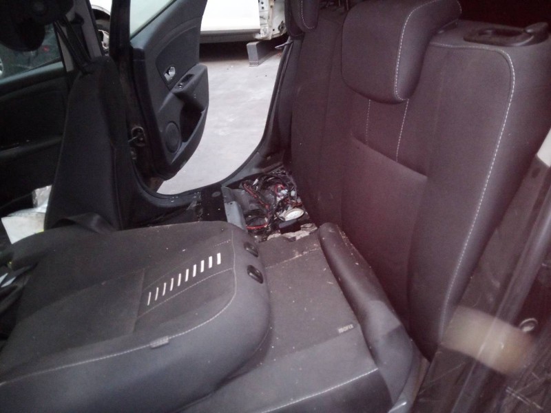 renault megane iii berlina 5 p del año 2011