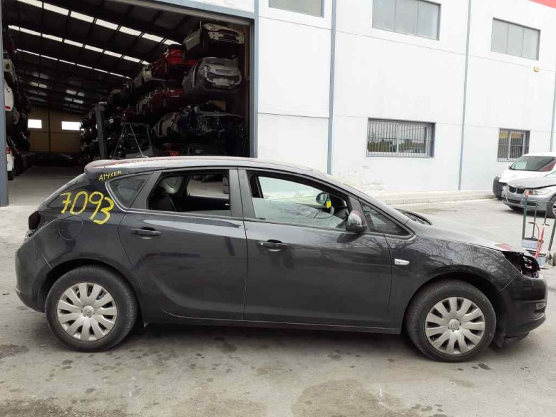 opel astra j lim. del año 2012