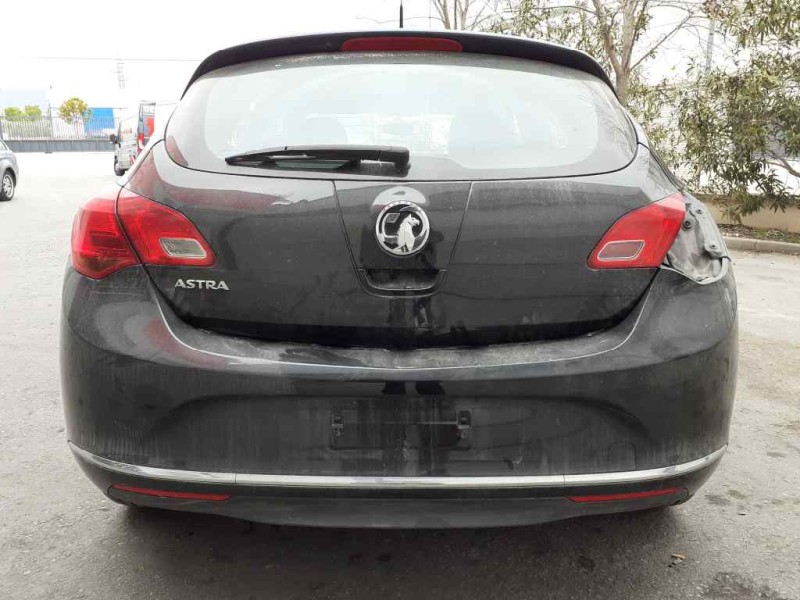 opel astra j lim. del año 2012