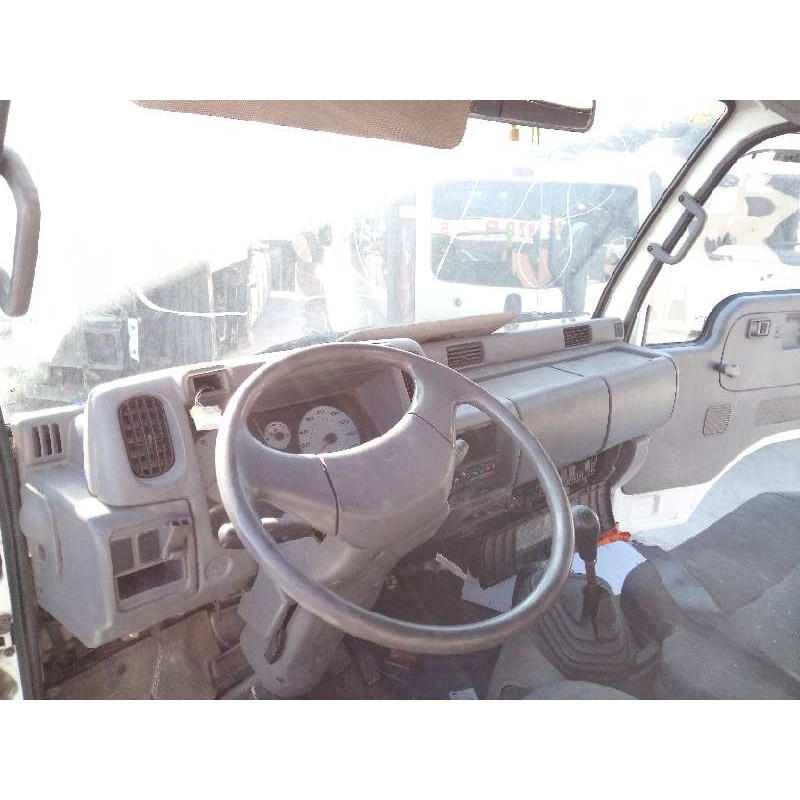 nissan cabstar 01.04  del año 2003