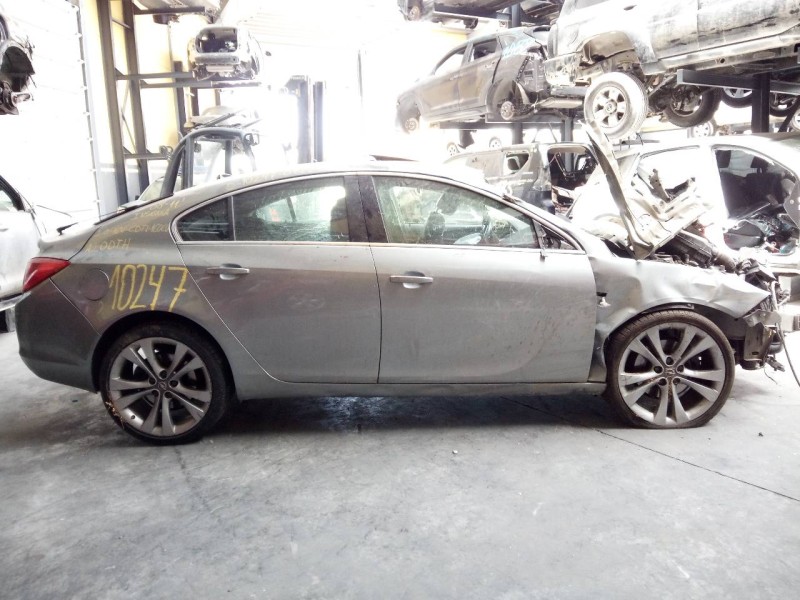 opel insignia berlina del año 2010