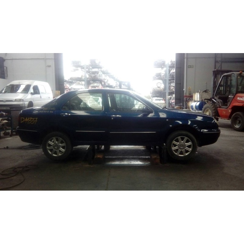 lancia lybra berlina del año 2000