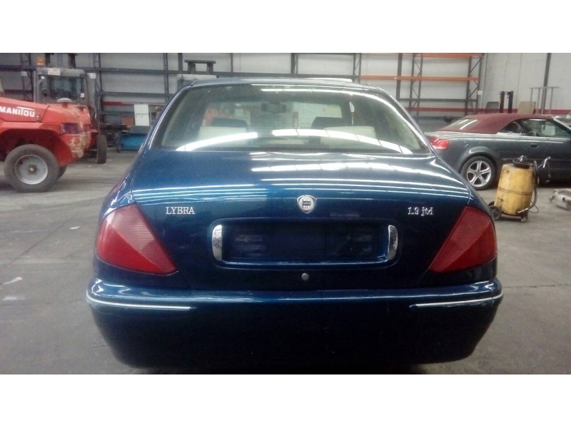 lancia lybra berlina del año 2000