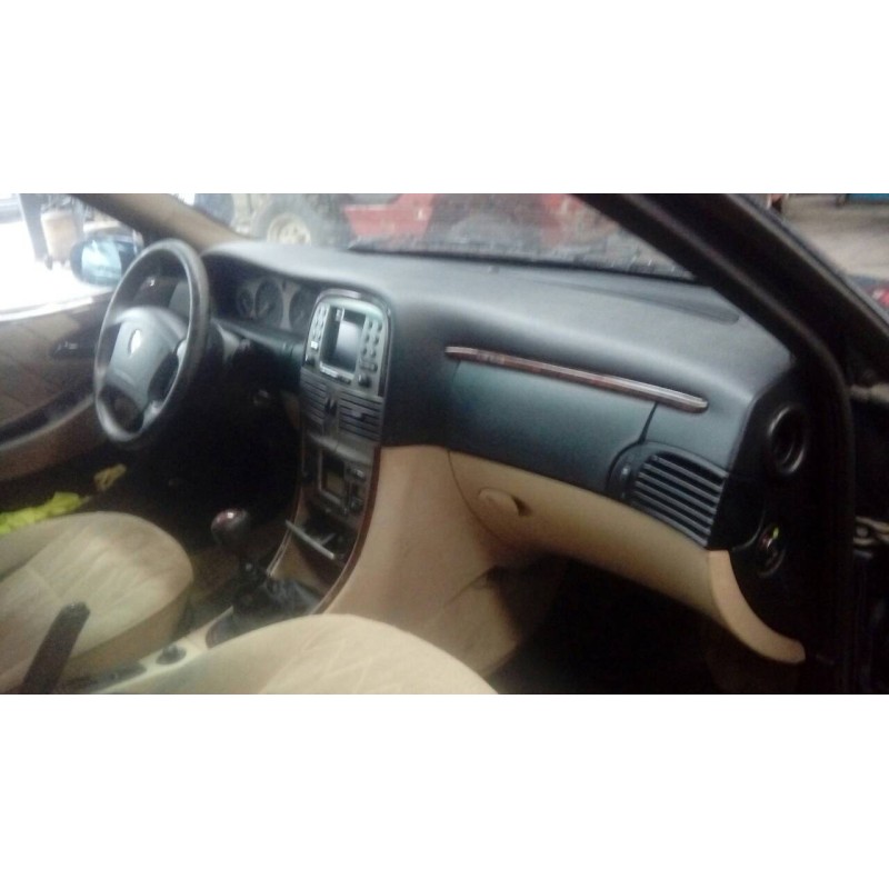 lancia lybra berlina del año 2000