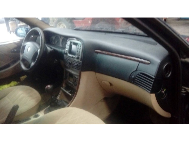 lancia lybra berlina del año 2000