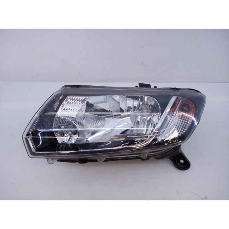 Recambio de faro izquierdo para dacia sandero stepway referencia OEM IAM 260801236R 00135684 