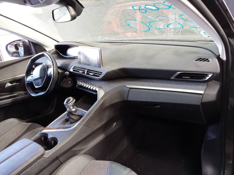 peugeot 5008 del año 2019