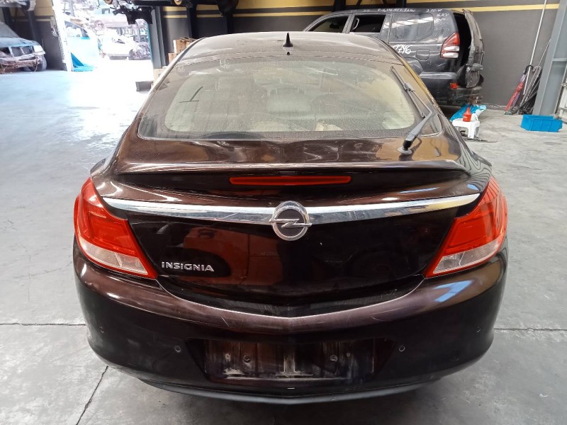 opel insignia berlina del año 2011