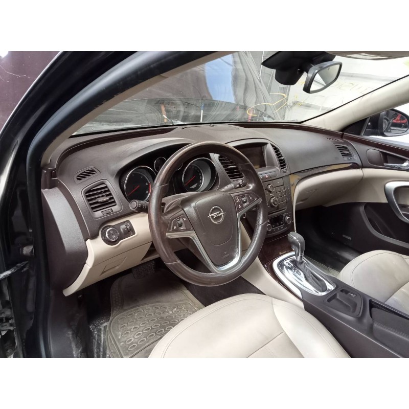 opel insignia berlina del año 2011