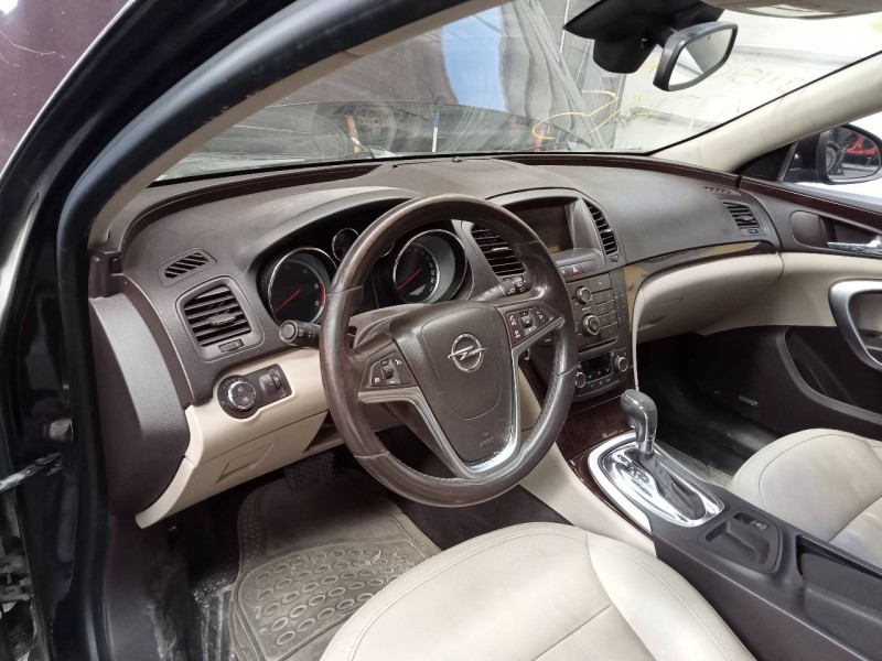 opel insignia berlina del año 2011